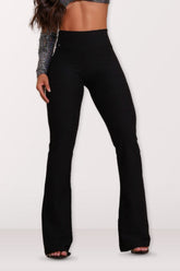 Calça Flare Modeladora Montaria Preta Cintura Alta- CH378